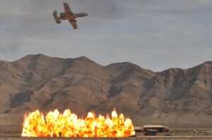 Un A-10 durante un bombardamento CAS