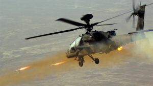 AH-64 Apache durante una missione CAS